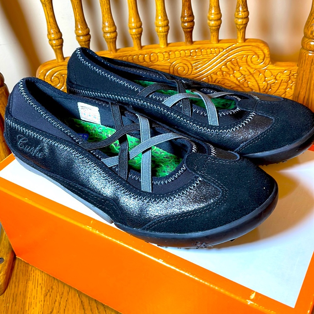 New in Box!! Cushe Size 8